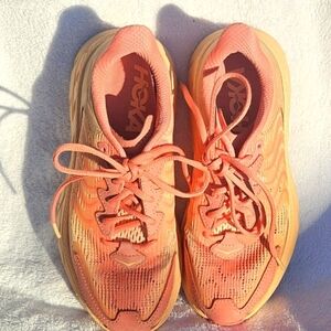 HOKA Clifton LS Sneaker Cantaloupe/Electric Coral Women’s 6 Comfy ( New $175)